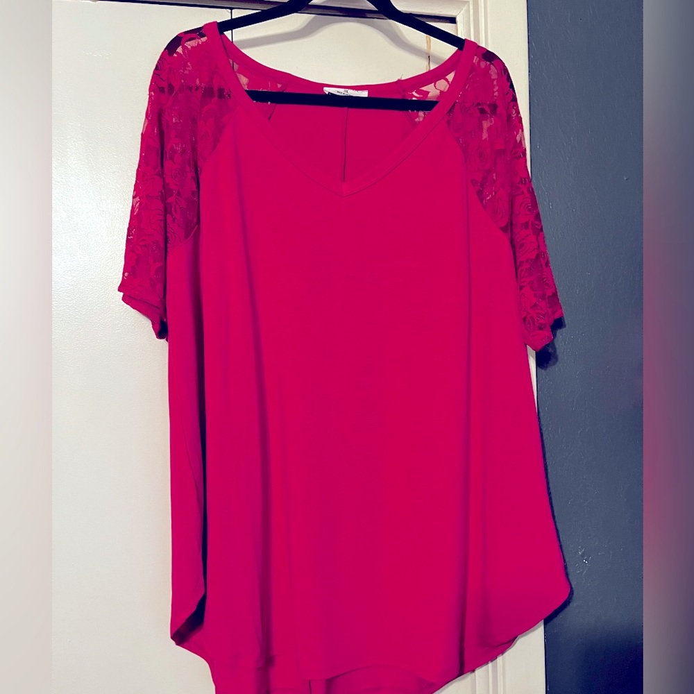 Magenta tunic with lace sleeves